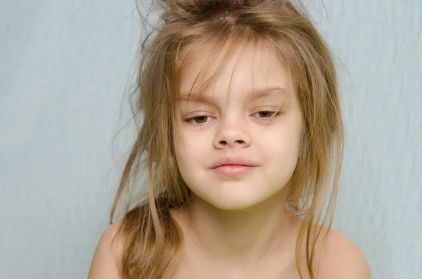 Retrato de menina despertada de manhã cedo — Fotografia de Stock