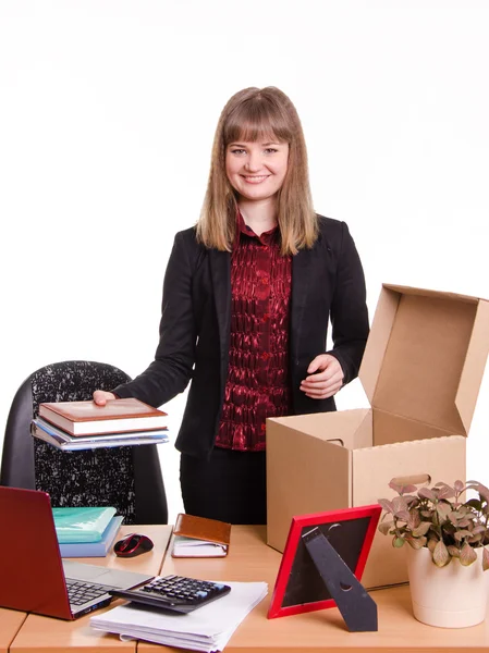New employee in the office arranges personal belongings — Stock Photo, Image