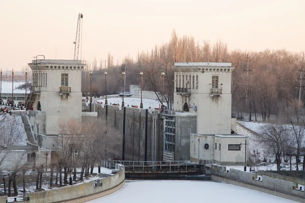 Canal Volga-Don nombrado en honor a VI Lenin, la puerta de entrada 2, invierno Volgogrado — Foto de Stock