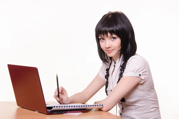 Girl - call-center employee at the desk — Stock Photo, Image