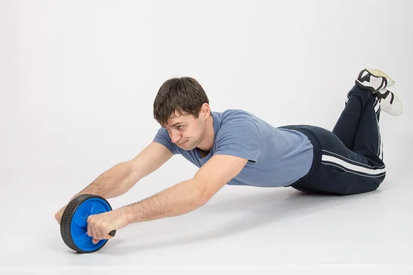 The athlete is pushed by a wheel — Stock Photo, Image