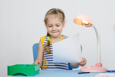 Dört yıllık kız mutlu resim