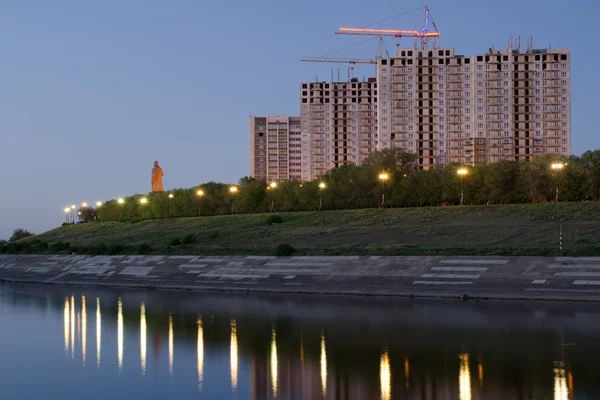 Edificios en el paseo marítimo del distrito de Krasnoarmeysk Volgogrado — Foto de Stock