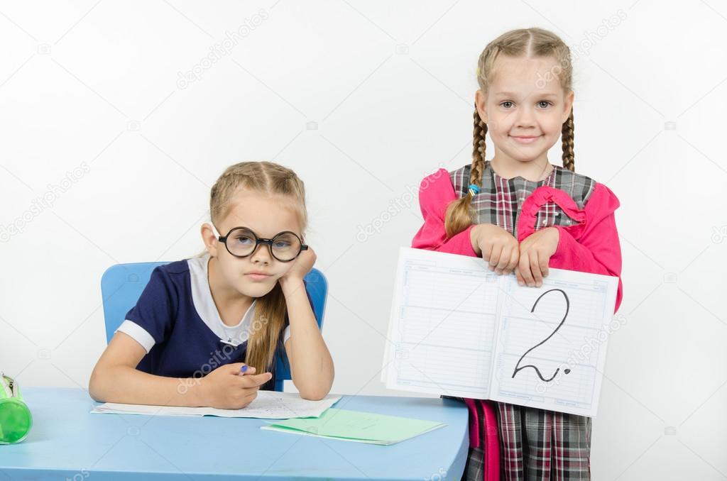 отличник против двоечника. хулиганы отличники. прилежный ученик. хулиганы отличники. хороший ученик.