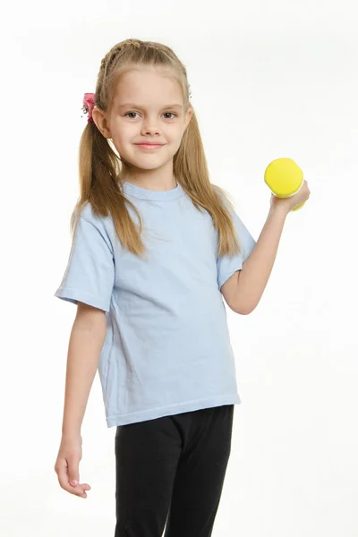 Šest let stará dívka zabývající se zvedání činka cvičení — Stock fotografie