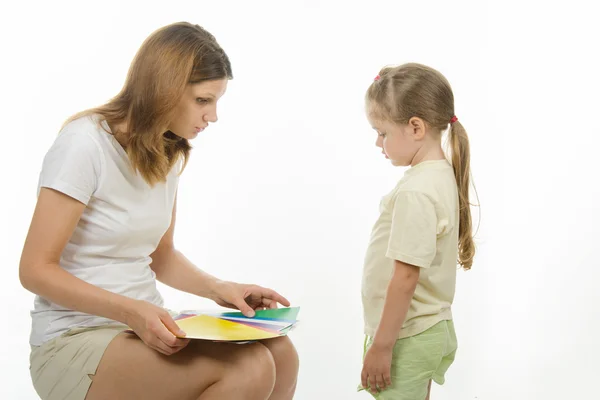 Girl can not choose the color you want in picture — Stock fotografie