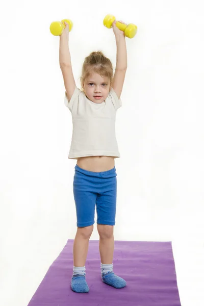 Four-year-girl lifted weights up — Stock Photo, Image