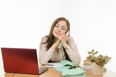 Notebooklar öğretmen baktı ve gözlerini hayal kapalı