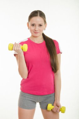 Sporcumuz dumbbells ile yapıyor