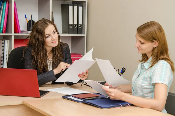 Personnel Specialist asks questions the new candidate for the job — Stok fotoğraf