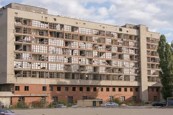 Abandonado destruido edificio de oficinas en Volgogrado, el antiguo hotel - Centro Juvenil —  Fotos de Stock