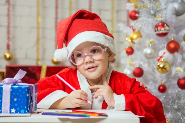 Girl wondering drawing card for Christmas — Stock fotografie