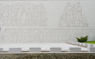 Anıtsal bas-tarihi anıt kompleksinin kompozisyonlarının parçaları 