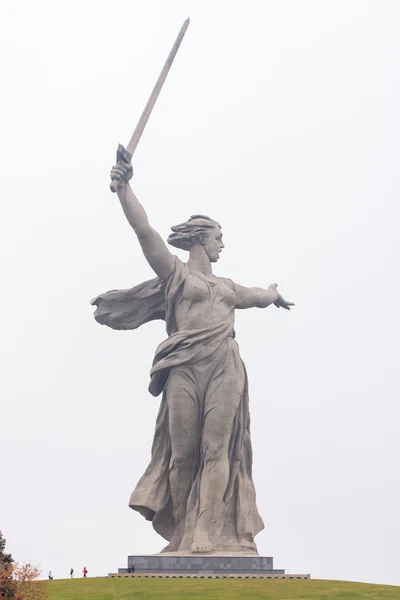 L monumento principal "Patria llama" complejo histórico-memorial "A los Héroes de la Batalla de Stalingrado " —  Fotos de Stock