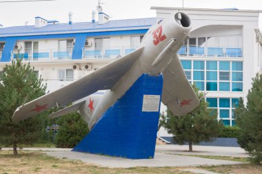 Anıt onuruna N.D.Gulaeva - Jet uçağı Mig-17 1949, Anapa, Rusya Federasyonu