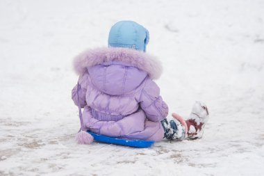  Bir roller coaster ride üzerinde arkasından bir kızla görüntülemek