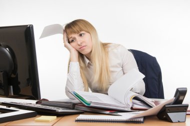 Bir uzman yorgun office belge bulamıyorum