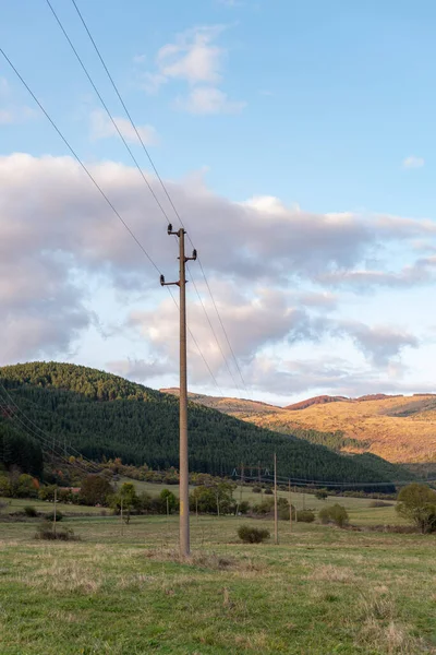 Outono Pôr Sol Laranja Verde Paisagem Vibrante Rural Linhas Energia — Fotografia de Stock