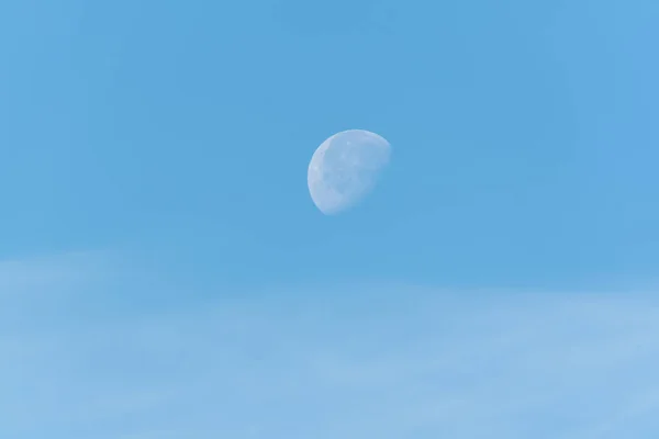 Cielo Azul Brillante Con Luna Nubes Cielo Luna — Foto de Stock