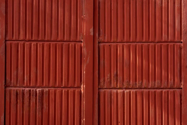 Rot Orange Tür Mit Rosa Wand Von Alten Und Schäbigen — Stockfoto