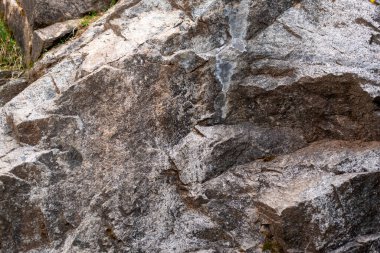 Dokulu taş arka plan, küçük kesikler ve sert yüzey.