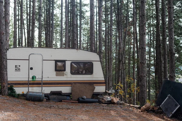 Abandoned Caravan Motorhome Woods Symmetry Contrast Sharp Details Vivid Colors — Stock Photo, Image