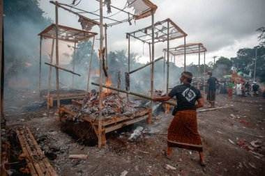 Bali 'de yakma töreni fotoğrafı