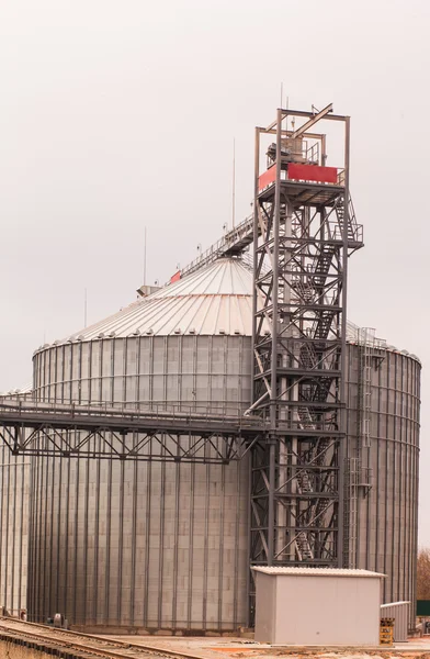 Silo zur Lagerung von Getreide — Stockfoto