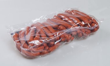 Beyaz bir arka planda Studio sosis