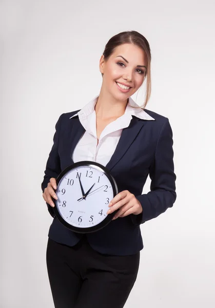 Bella ragazza in un abito da lavoro con orologio Foto Stock