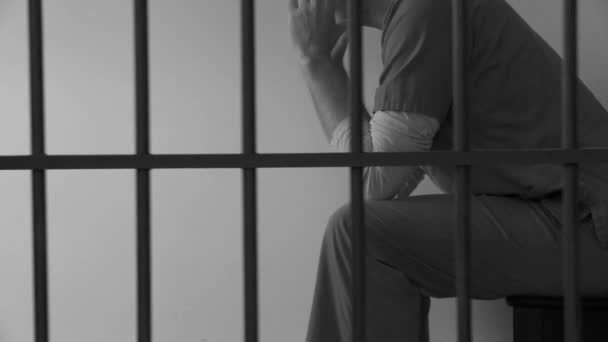 在监狱的囚犯 — 图库视频影像