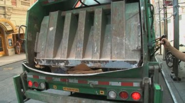 Kamyonun arkasında çöp Kompaktör