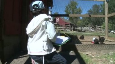 Not alma ve hayvanlar gözlemleyerek çocuk