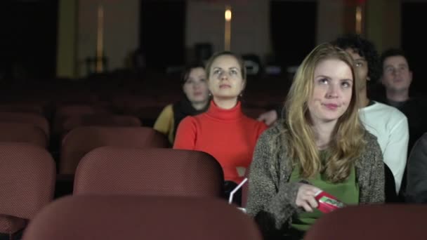 Cenas de um cinema típico — Vídeo de Stock