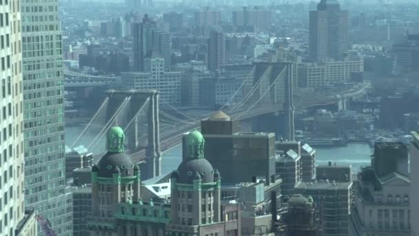 Utsikt över byggnaderna i New York City sett från högt upp — Stockvideo