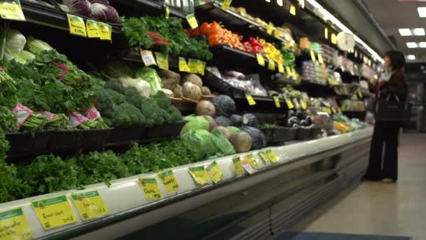 Scènes uit een typische Amerikaanse supermarkt — Stockvideo