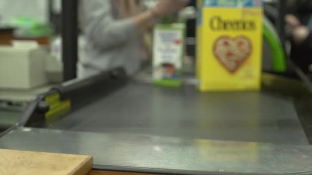 Cenas de uma mercearia típica americana — Vídeo de Stock