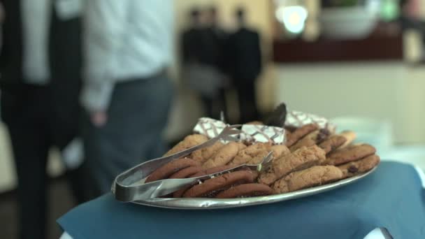 Una vista de la comida en un evento de negocios — Vídeo de stock