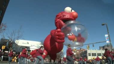 Elmo balon sonbaharda geçit töreni