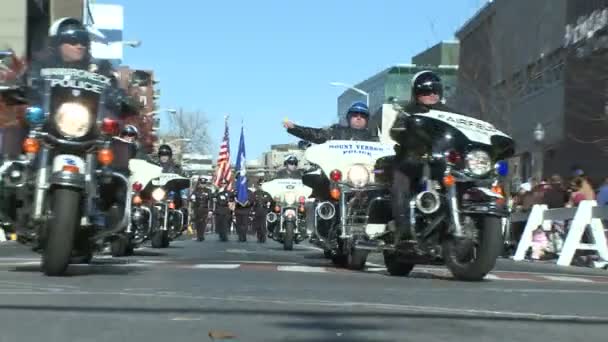 Police motorcade during a fall parade — Stock Video