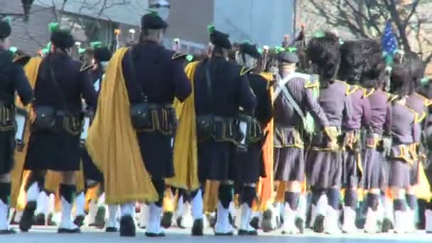 Banda de marcha escocesa en desfile de otoño — Vídeo de stock