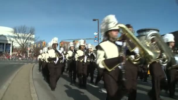 Drumline executar no desfile — Vídeo de Stock