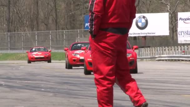 Coche de carreras Mazdas — Vídeo de stock