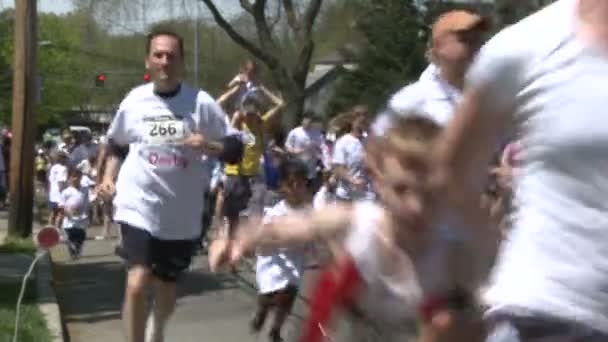 Grande foule de personnes en marathon — Video