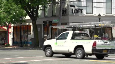 Şehir merkezinde mağazaların sahneleri (1 / 8)