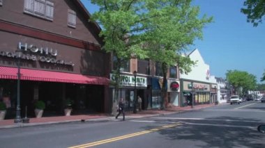 Şehir merkezinde mağazaların sahneleri (8 / 8)