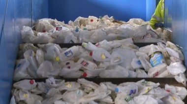 geri dönüşüm tesisi üzerinde çöp