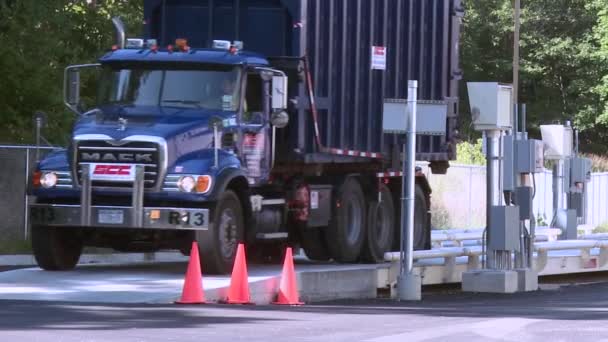 Bakom kulisserna titt på åtgärder av moderna återvinning — Stockvideo