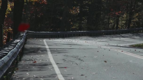 Conducción por carretera de asfalto — Vídeos de Stock