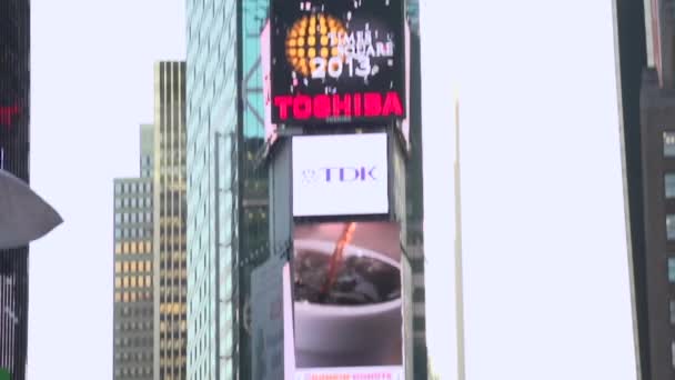 Yoğun bir New York City sabah tipik bir kaldırımda sahne — Stok video